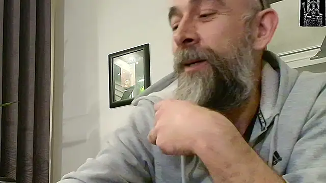 Snapshot of Kingsscepter chatting on March 2, 2025, 10:38 pm Kingsscepter online show from March 2, 2025, 10:38 pm