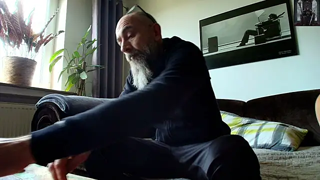 Snapshot of Kingsscepter chatting on March 12, 2025, 11:20 am Kingsscepter online show from March 12, 2025, 11:20 am