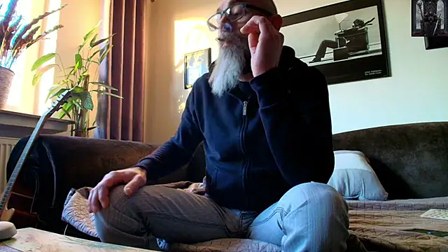 Snapshot of Kingsscepter chatting on March 19, 2025, 5:17 pm Kingsscepter online show from March 19, 2025, 5:17 pm