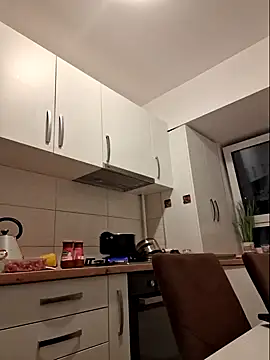 AveryWillow online show from February 2, 2025, 6:53 pm