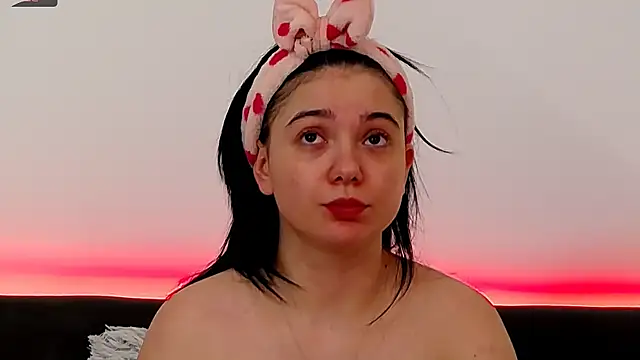 AveryWillow online show from February 3, 2025, 12:25 pm