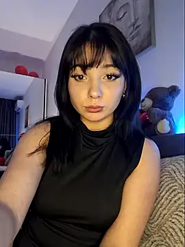 AveryWillow online show from February 20, 2025, 6:02 pm