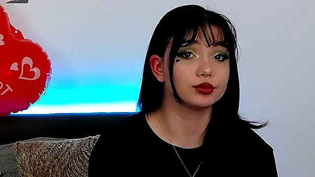 AveryWillow online show from February 26, 2025, 2:46 pm