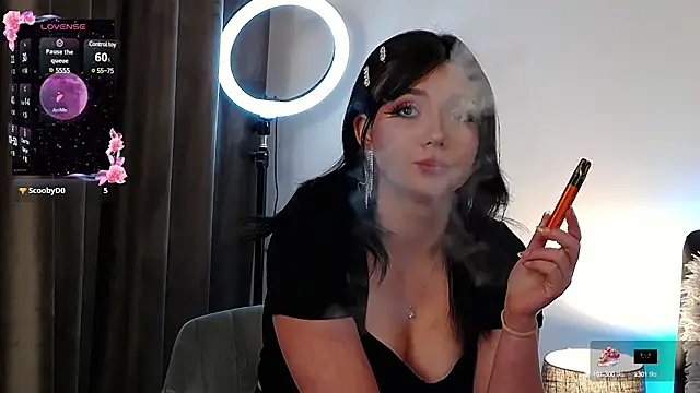 AveryWillow online show from February 27, 2025, 4:21 pm