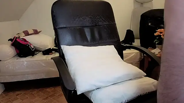 Snapshot of SteveStiffbone chatting on November 28, 2025, 5:48 pm SteveStiffbone online show from November 28, 2025, 5:48 pm