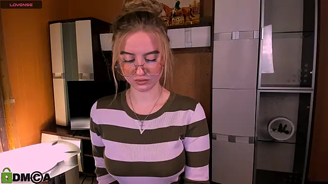 Snapshot of alexa_glory chatting on December 6, 2024, 9:24 pm alexa glory online show from December 6, 2024, 9:24 pm