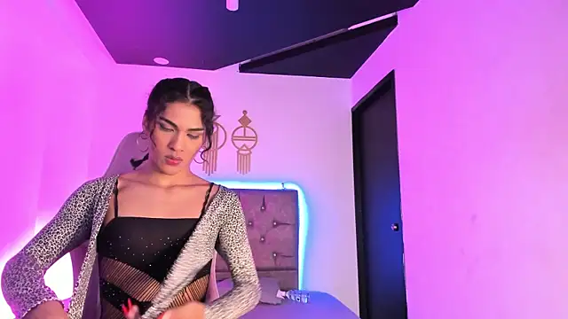 MiaCavallii  online show from March 22, 2025, 2:59 am