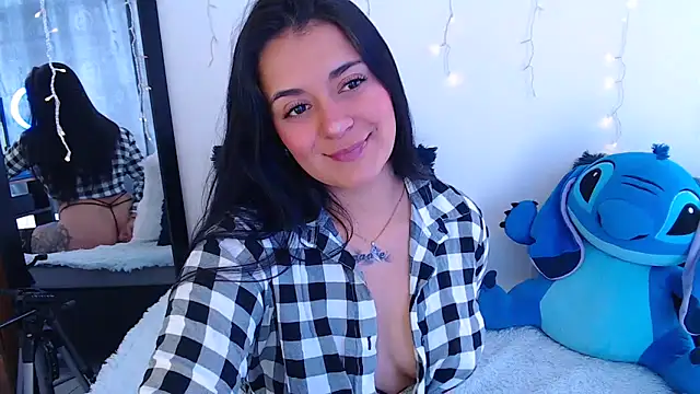 Snapshot of Samanta_james19 chatting on December 4, 2025, 5:10 pm Samanta james19 online show from December 4, 2025, 5:10 pm