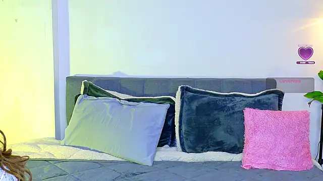 Rouse Hilton online show from October 7, 2025, 10:18 pm