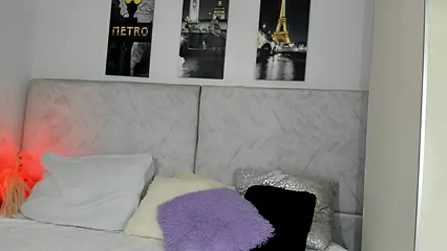 naomiii   online show from June 5, 2026, 7:08 pm