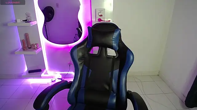 AMBER LOVE22 online show from October 4, 2025, 7:12 pm