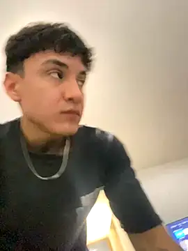 LCarreraa online show from November 6, 2025, 1:39 am