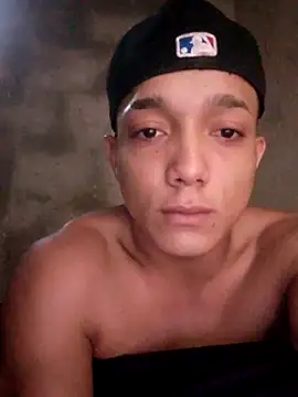 Snapshot of tayson_ chatting on November 8, 2025, 11:43 am tayson online show from November 8, 2025, 11:43 am