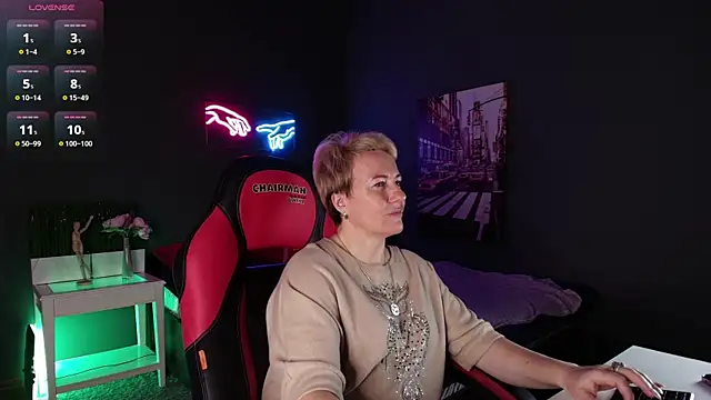 Nika Smit online show from October 3, 2025, 9:17 am