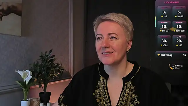 Nika Smit online show from April 11, 2026, 5:12 am