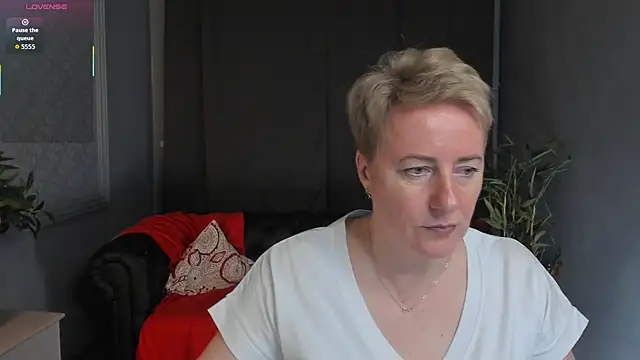 Snapshot of Nika_Smit chatting on May 23, 2026, 5:12 am Nika Smit online show from May 23, 2026, 5:12 am