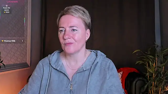 Snapshot of Nika_Smit chatting on June 7, 2026, 5:33 am Nika Smit online show from June 7, 2026, 5:33 am