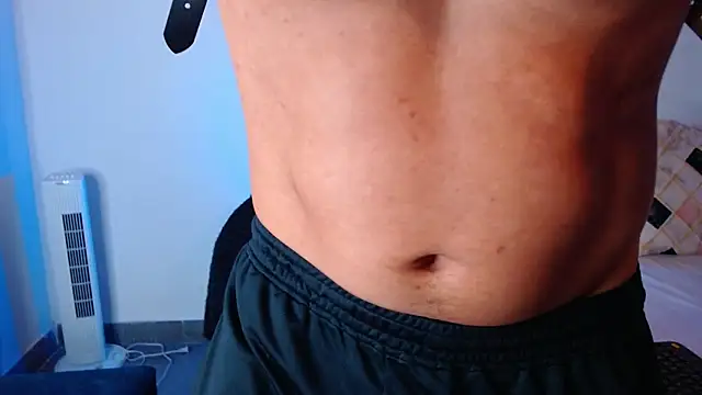 Snapshot of estebandelouis chatting on February 11, 2026, 11:04 am estebandelouis online show from February 11, 2026, 11:04 am