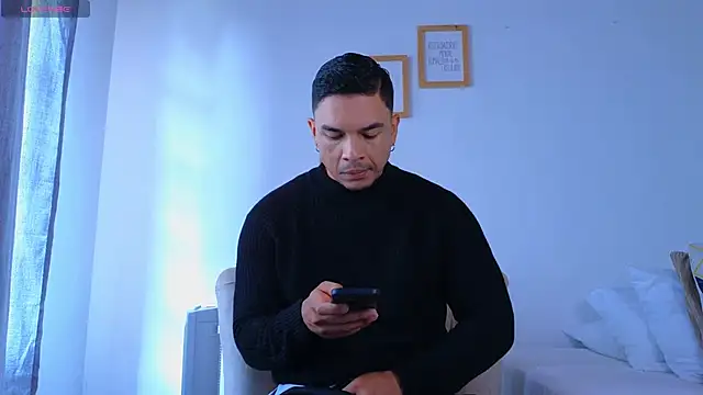 Snapshot of estebandelouis chatting on February 23, 2026, 1:30 pm estebandelouis online show from February 23, 2026, 1:30 pm