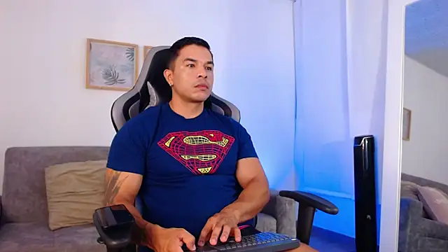 estebandelouis online show from April 15, 2026, 11:06 am