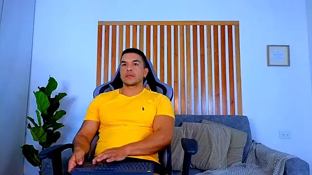 Snapshot of estebandelouis chatting on May 12, 2026, 11:18 am estebandelouis online show from May 12, 2026, 11:18 am