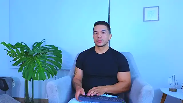 Snapshot of estebandelouis chatting on June 10, 2026, 11:31 am estebandelouis online show from June 10, 2026, 11:31 am