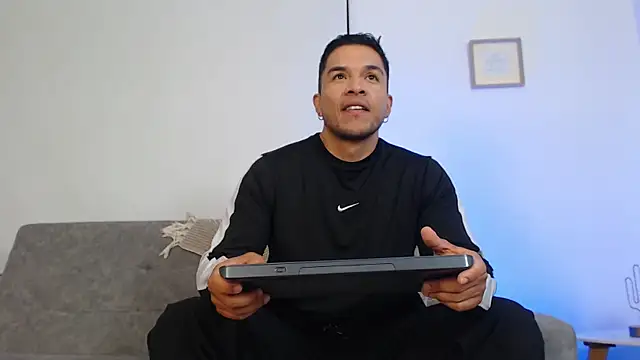 Snapshot of estebandelouis chatting on July 6, 2026, 11:51 am estebandelouis online show from July 6, 2026, 11:51 am