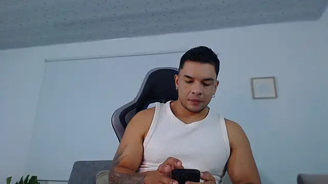 Snapshot of estebandelouis chatting on July 11, 2026, 11:57 am estebandelouis online show from July 11, 2026, 11:57 am