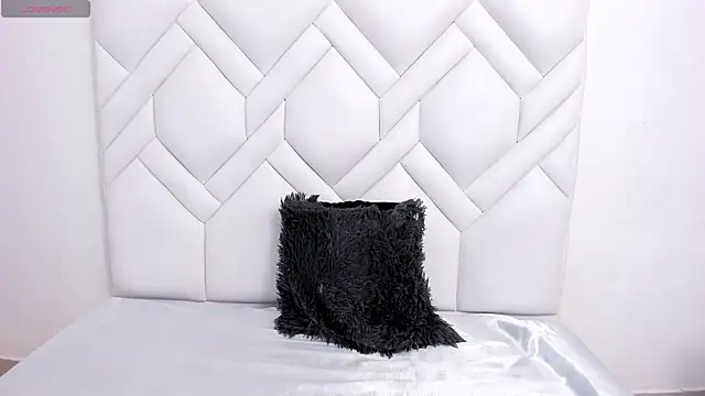 Snapshot of Analia18_ chatting on December 19, 2025, 1:18 pm Analia18 online show from December 19, 2025, 1:18 pm