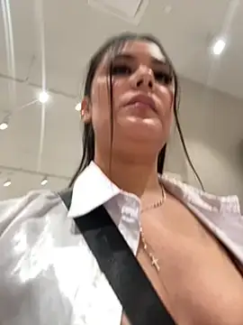 LexyRobert online show from February 26, 2025, 7:05 pm