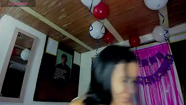 Nenita Hot  online show from September 25, 2025, 8:23 pm