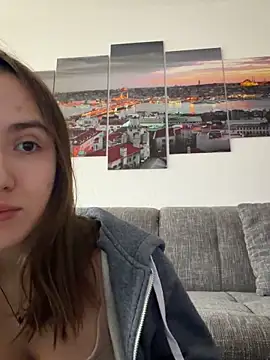 Snapshot of EmilyWi_ chatting on November 14, 2025, 1:43 pm EmilyWi online show from November 14, 2025, 1:43 pm