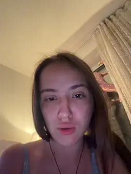 Snapshot of EmilyWi_ chatting on May 25, 2026, 9:10 pm EmilyWi online show from May 25, 2026, 9:10 pm