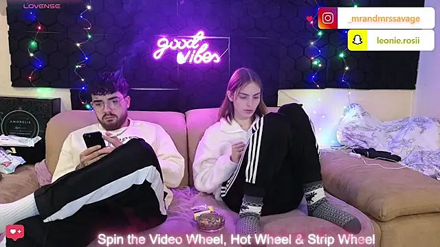 MrAndMrsSavage online show from December 20, 2024, 11:37 pm