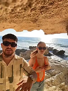 Snapshot of MrAndMrsSavage chatting on February 4, 2026, 2:01 pm MrAndMrsSavage online show from February 4, 2026, 2:01 pm