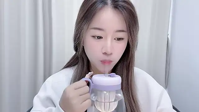 chloe-01 online show from December 30, 2024, 4:42 am