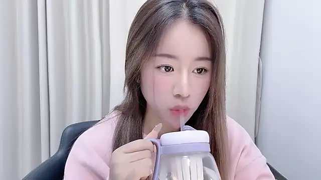 chloe-01 online show from January 11, 2025, 12:29 pm