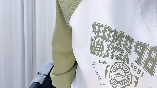 chloe-01 online show from January 19, 2025, 4:22 am