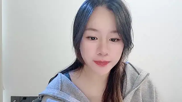 chloe-01 online show from November 13, 2025, 4:22 am