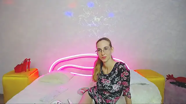 KlaryBrait online show from December 15, 2024, 3:20 pm