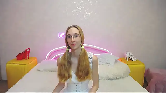 KlaryBrait online show from January 27, 2025, 10:16 am