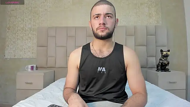 MaximusDick1  online show from November 19, 2025, 4:12 am