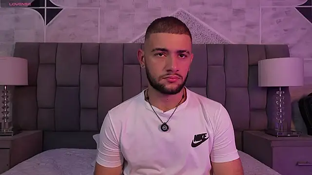 MaximusDick1  online show from December 18, 2025, 4:51 am