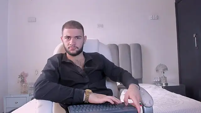 MaximusDick1  online show from February 21, 2026, 1:23 pm