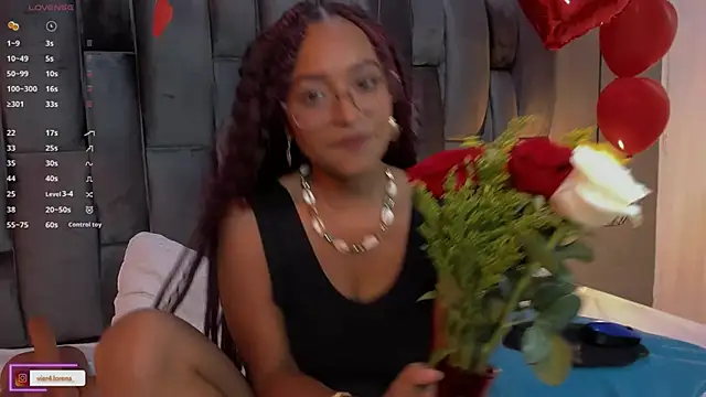 Snapshot of Lorena_Vieira_ chatting on February 15, 2025, 8:33 pm Lorena Vieira online show from February 15, 2025, 8:33 pm