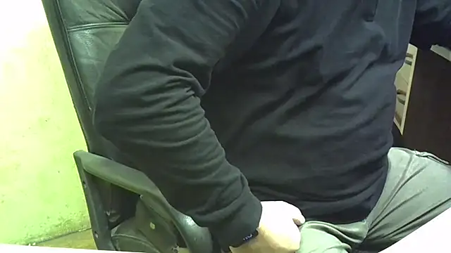 nikdov3 online show from September 18, 2025, 4:36 am