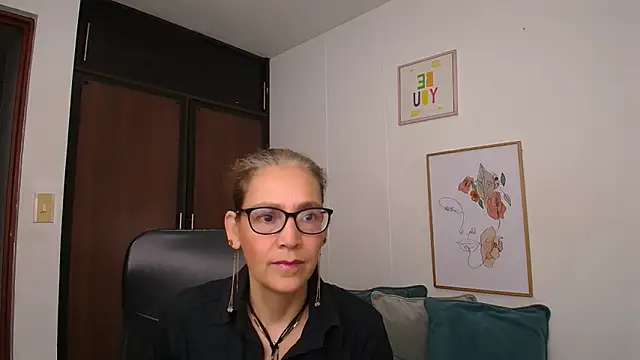 Snapshot of NanitaFun chatting on December 10, 2024, 12:05 pm NanitaFun online show from December 10, 2024, 12:05 pm