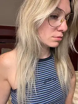 carlaaa online show from April 17, 2026, 9:18 pm