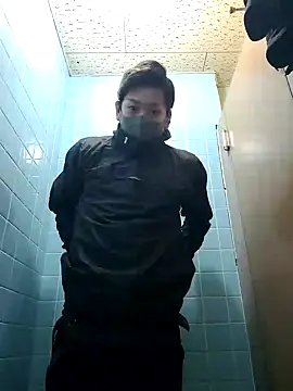 Snapshot of da--------i chatting on December 8, 2024, 3:32 am da--------i online show from December 8, 2024, 3:32 am