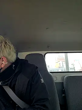 Snapshot of da--------i chatting on February 7, 2025, 6:56 am da--------i online show from February 7, 2025, 6:56 am